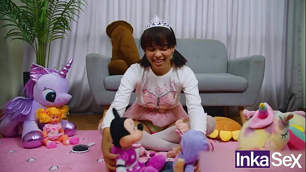 Petite se pone cachonda al tener un pervertido recuerdo