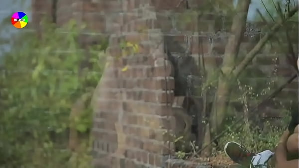 देसी गर्लफ्रेंड को जंगल में लेजाके चोदा हिन्दी